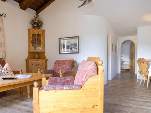 Apartment Chesa Chanella 5 by Interhome in 拉蓬夏木塞埃斯