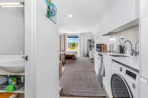 Harbourside Haven - Whangaparāoa Studio Apartment