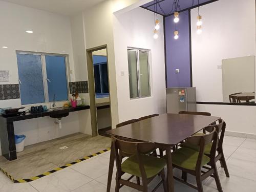 Cameron Homestay Quintet - image 5
