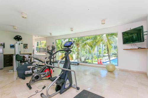 3-Level Condo with a Private Balcony & Rooftop Lounge, Playa del Carmen (photo 7)