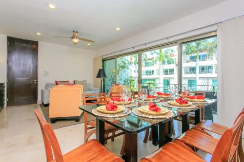 3-Level Condo with a Private Balcony & Rooftop Lounge, Playa del Carmen (photo 10)