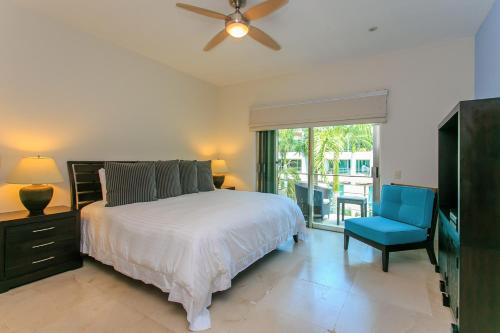 3-Level Condo with a Private Balcony & Rooftop Lounge, Playa del Carmen (photo 9)