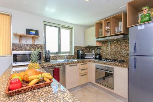 3-Level Condo with a Private Balcony & Rooftop Lounge, Playa del Carmen (photo 8)
