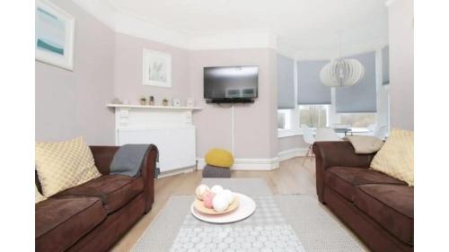 Picture of Pass The Keys The Hexagon - Stylish Central Oxford Pad Parking