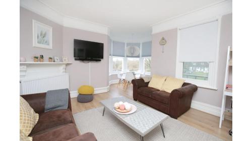 Picture of Pass The Keys The Hexagon - Stylish Central Oxford Pad Parking