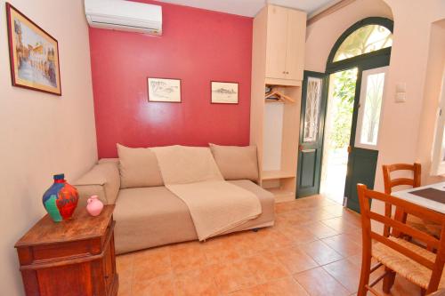 Kampielos Homes - Shared Garden 3
