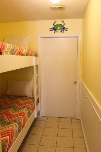 Quite Condo Stepping Away from Private Heated Pool & Beach Access