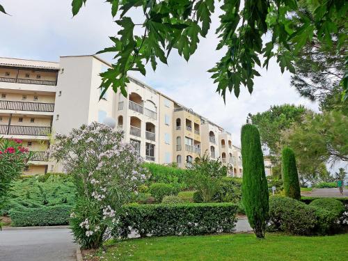 Apartment Le Lagon Bleu-5 by Interhome near Théâtre Romain
