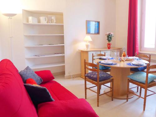 Apartment Le Petit Robinson-6 by Interhome in ดีนาร์