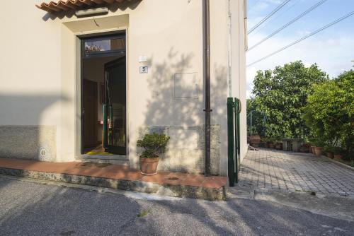 入口, 多納蒂納達旅館 (Affittacamere Donati Nada) in 卡爾米尼亞諾