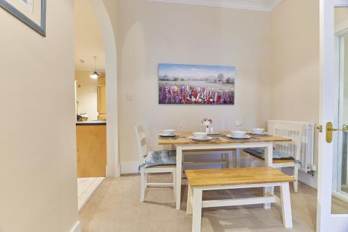 Host & Stay - Hide Hill