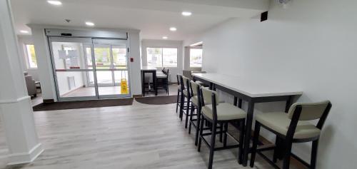 อาหารและเครื่องดื่ม, Ramada by Wyndham Miramichi New Brunswick in มิรามิชิ (นิวบรันสวิค)