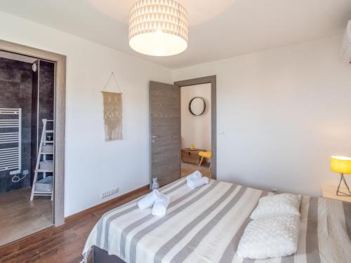 Apartment Château-19 by Interhome 5
