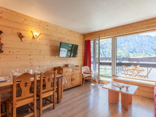 Apartment Le Bec Rouge - Le Lac-7 by Interhome in Tignes