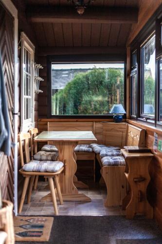Spacious 3 Bed Log Cabin in Snowdonia Mountains in Trawsfynydd