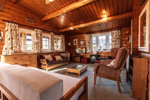 Spacious 3 Bed Log Cabin in Snowdonia Mountains in Trawsfynydd