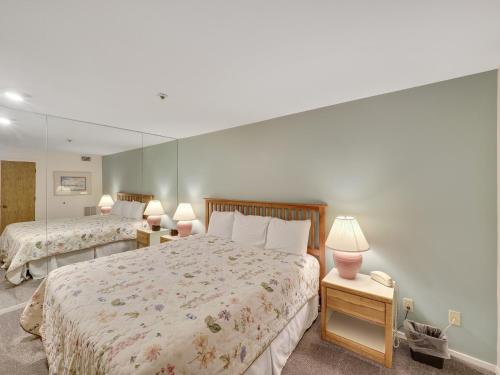 111 Edgewater Inn in Charlevoix, USA