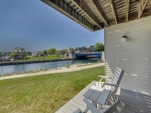 116 Edgewater Inn in Charlevoix, USA