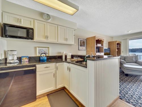 222 Edgewater Inn in Charlevoix, USA
