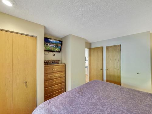 225 Edgewater Inn in Charlevoix, USA