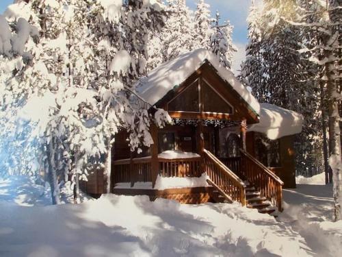 Willamette Pass Inn & Chalets - Odell Lake