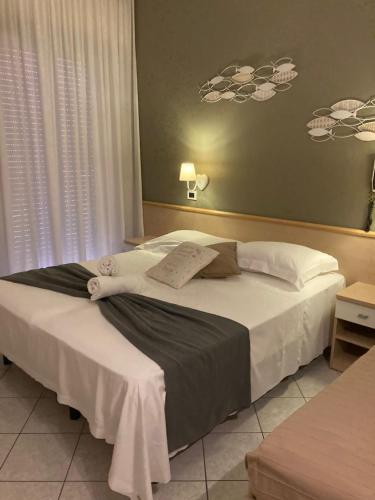 Holiday Thea & Residence Room Type - Comfort Room
