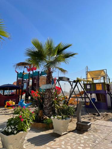 놀이터, Holiday Thea & Residence in 카톨리카