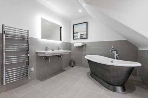 Skeabost House Hotel - image 11