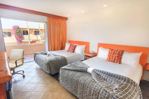 331017621 Hotel Los Patios