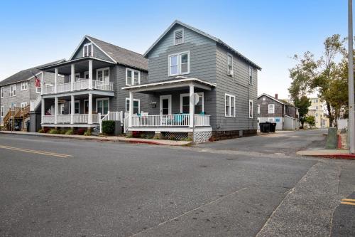 The Shore Cottage & Porch Life