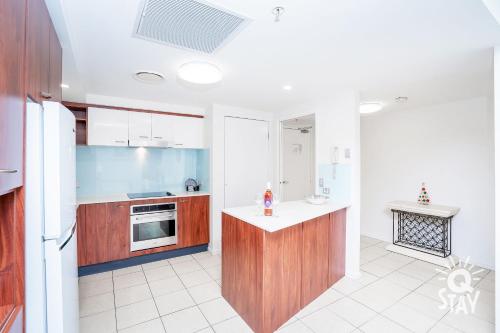 Chevron Renaissance – 2 Bedroom 2 Bathroom 6 pax - Q STAY