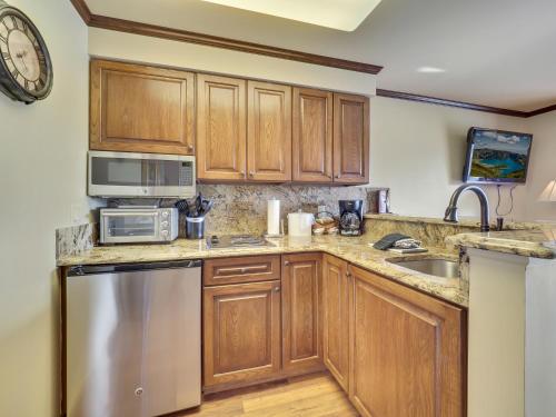 239 Edgewater Inn in Charlevoix, USA