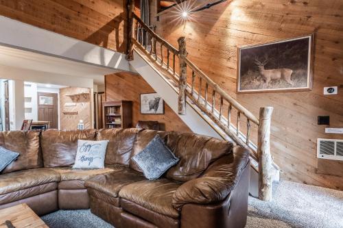 Mammoth Creek Townhome # 40 Updated 2 bedrooms and Loft 2 and half bath Steps to free town shuttle s