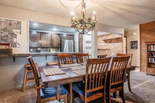 Mammoth Creek Townhome # 40 Updated 2 bedrooms and Loft 2 and half bath Steps to free town shuttle stop - image 3