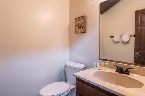 Mammoth Creek Townhome # 40 Updated 2 bedrooms and Loft 2 and half bath Steps to free town shuttle stop - image 2