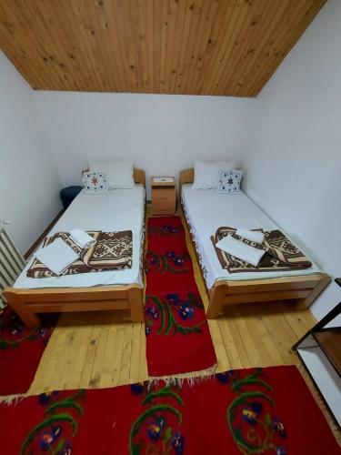 Domaćinstvo Sindžirević (Domacinstvo Sindzirevic) in Amzići