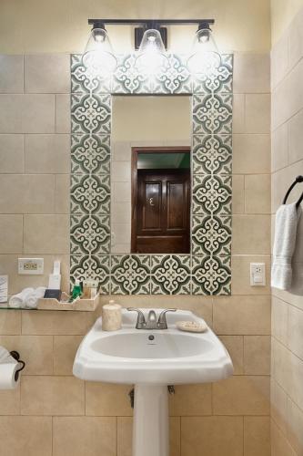 331022252 Hotel la Perla Leon