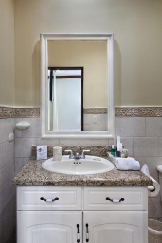 331023569 Hotel la Perla Leon