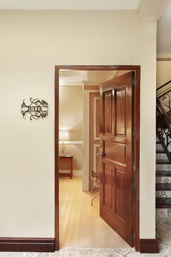 331024427 Hotel la Perla Leon
