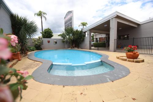 The Town House Motor Inn in กูนดิวินดิ