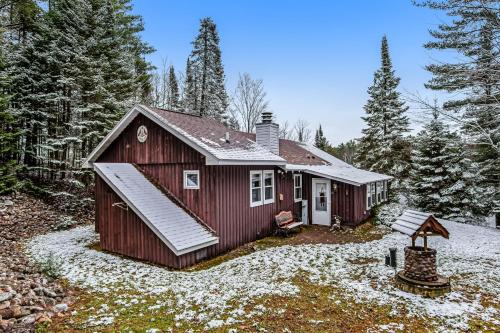 Lakefront Cottage Getaway - Three Lakes