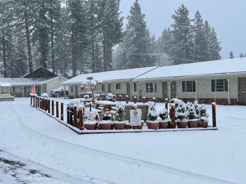 旅行旅館 (Travel Inn) in 南太浩湖(CA)