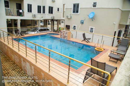 The Sanctuary Suite - Cozy 3-bedroom, Ikota GRA