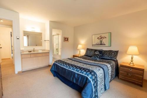 Condo with Outdoor Heated Pool & Free Uncovered Parking in Vail, USA