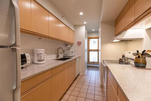 Condo with Outdoor Heated Pool & Free Uncovered Parking, Vail (foto 4)