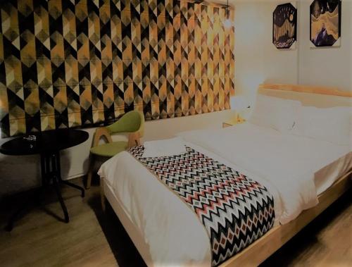 HOTEL WOODS INN