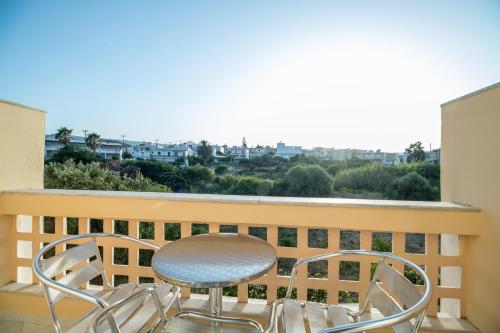 Hiona Holiday Hotel - image 2