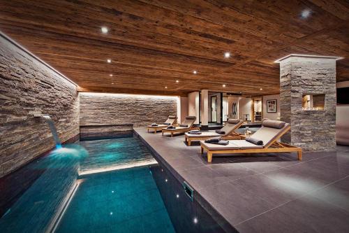 Chalet Savoie Ski In Ski Out gîte à louer Courchevel