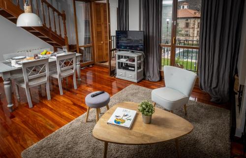  Ezcaray pool with parking by Aston Rentals, Ferienwohnung in Ezcaray