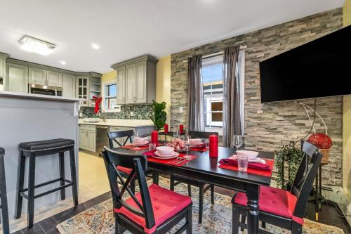 Comfy Queens Home - Just Minutes From JFK Airport! apts